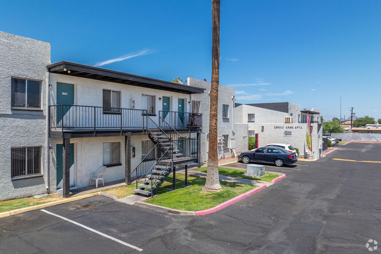 Carole Arms Apartments - Image 4