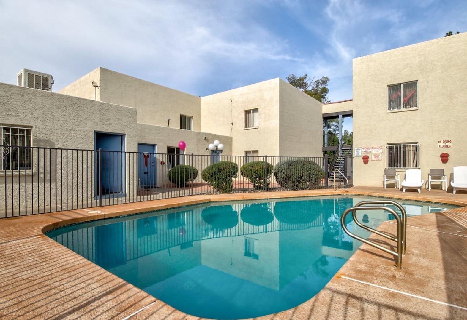 Carole Arms Apartments - Image 10