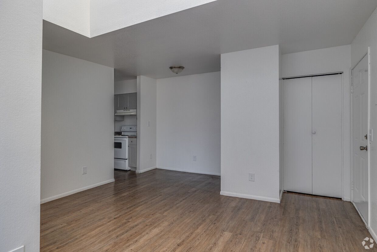 Desert Wind Apartments - Image 3