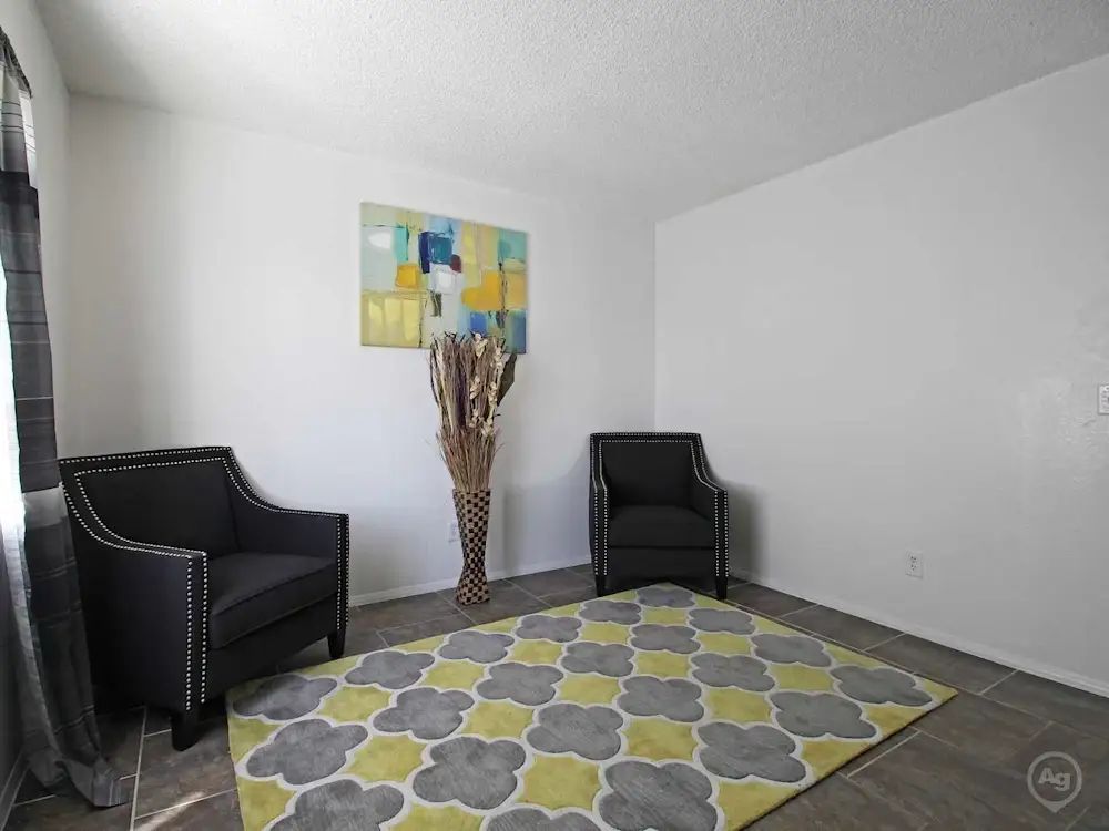 Mellow Square Apartments - Image 6