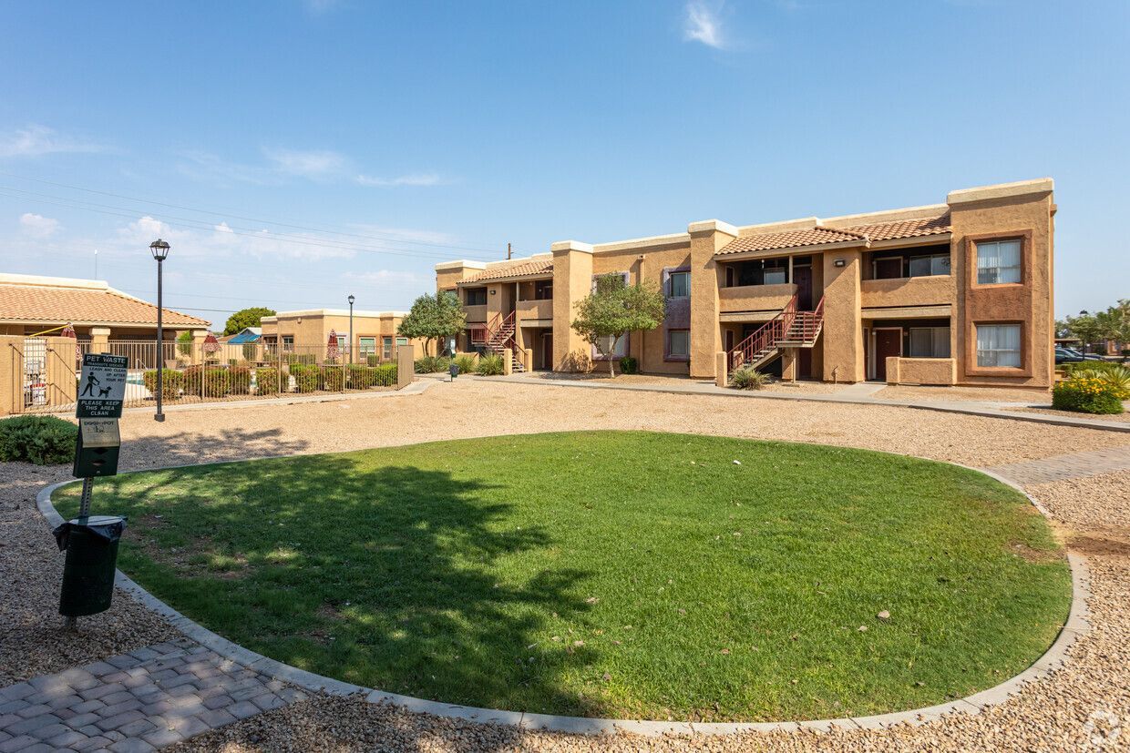 San Marina Apartments - Image 8