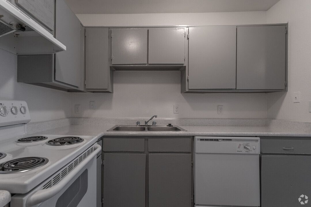 The Axis on McDowell  - Image 5