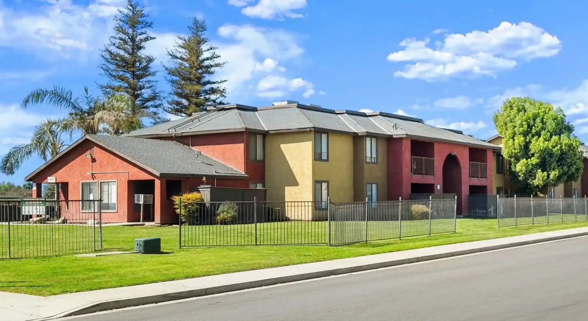 Coventry Place Apartments - Image 1