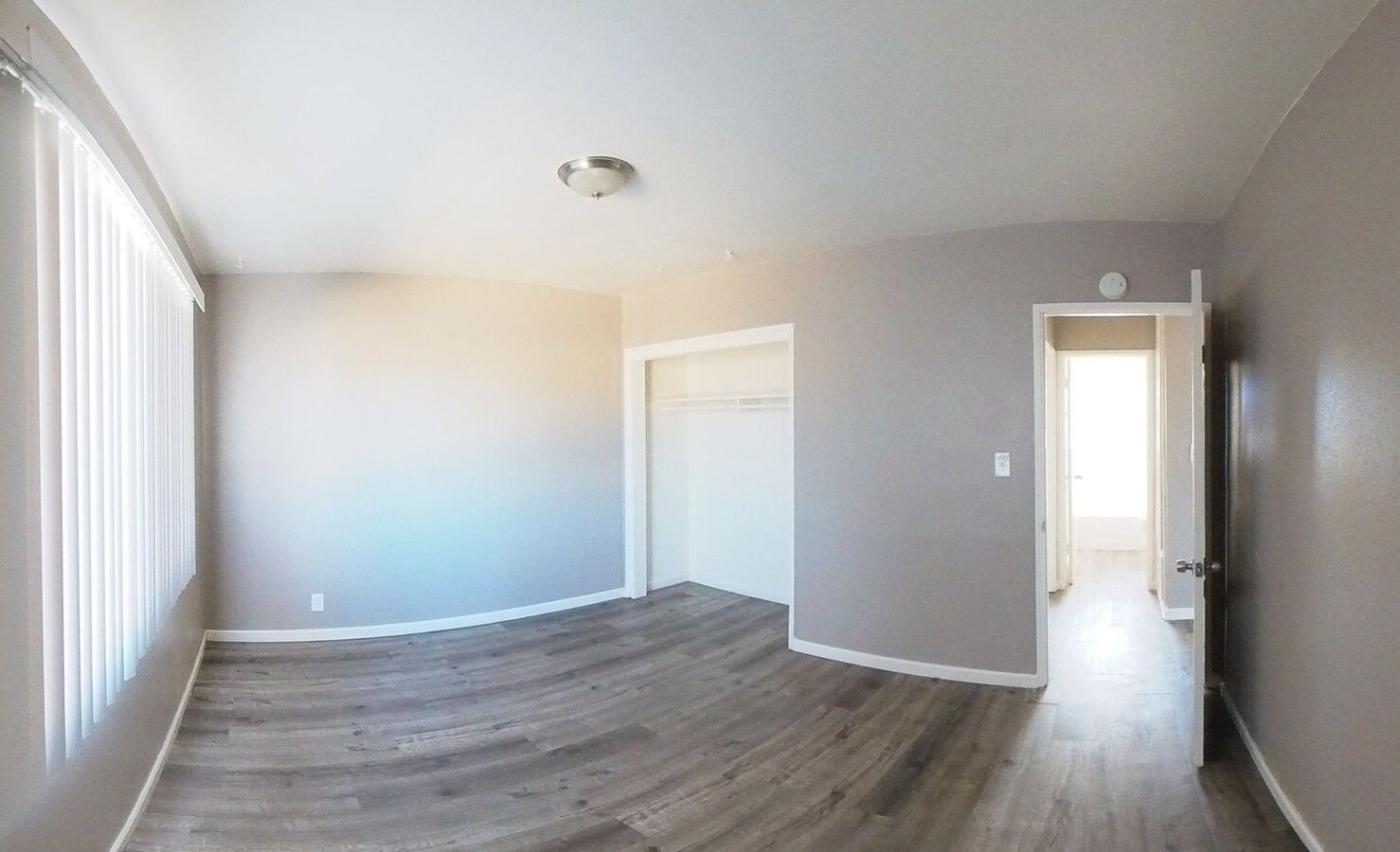 Desert Oasis Apartments - Image 4