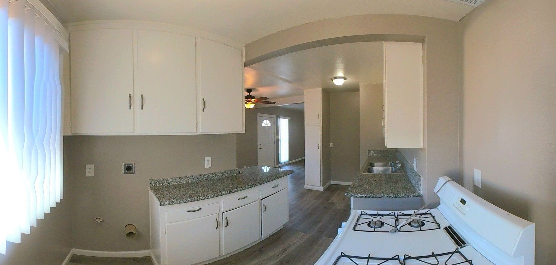 Desert Oasis Apartments - Image 5