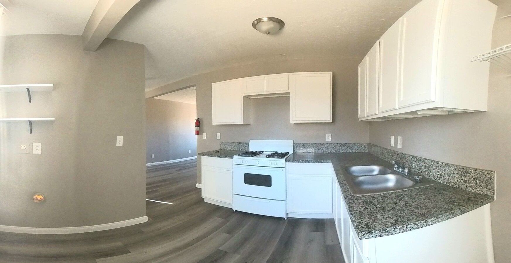 Desert Oasis Apartments - Image 7