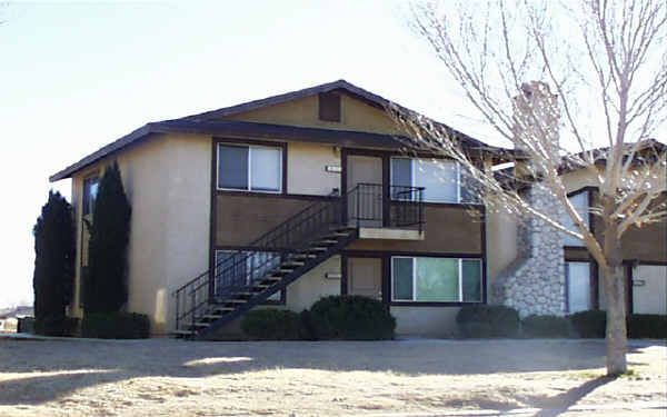 Poinciana Apartments - Image 1