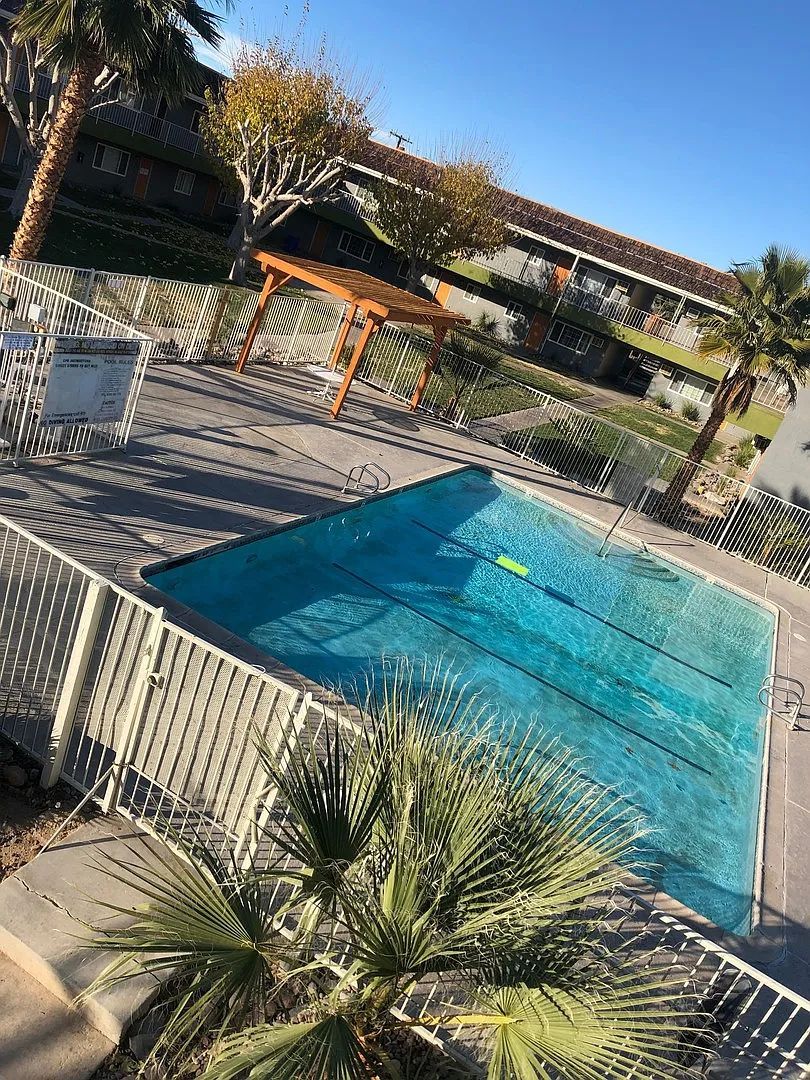 Raintree Gardens Apartments - Image 3