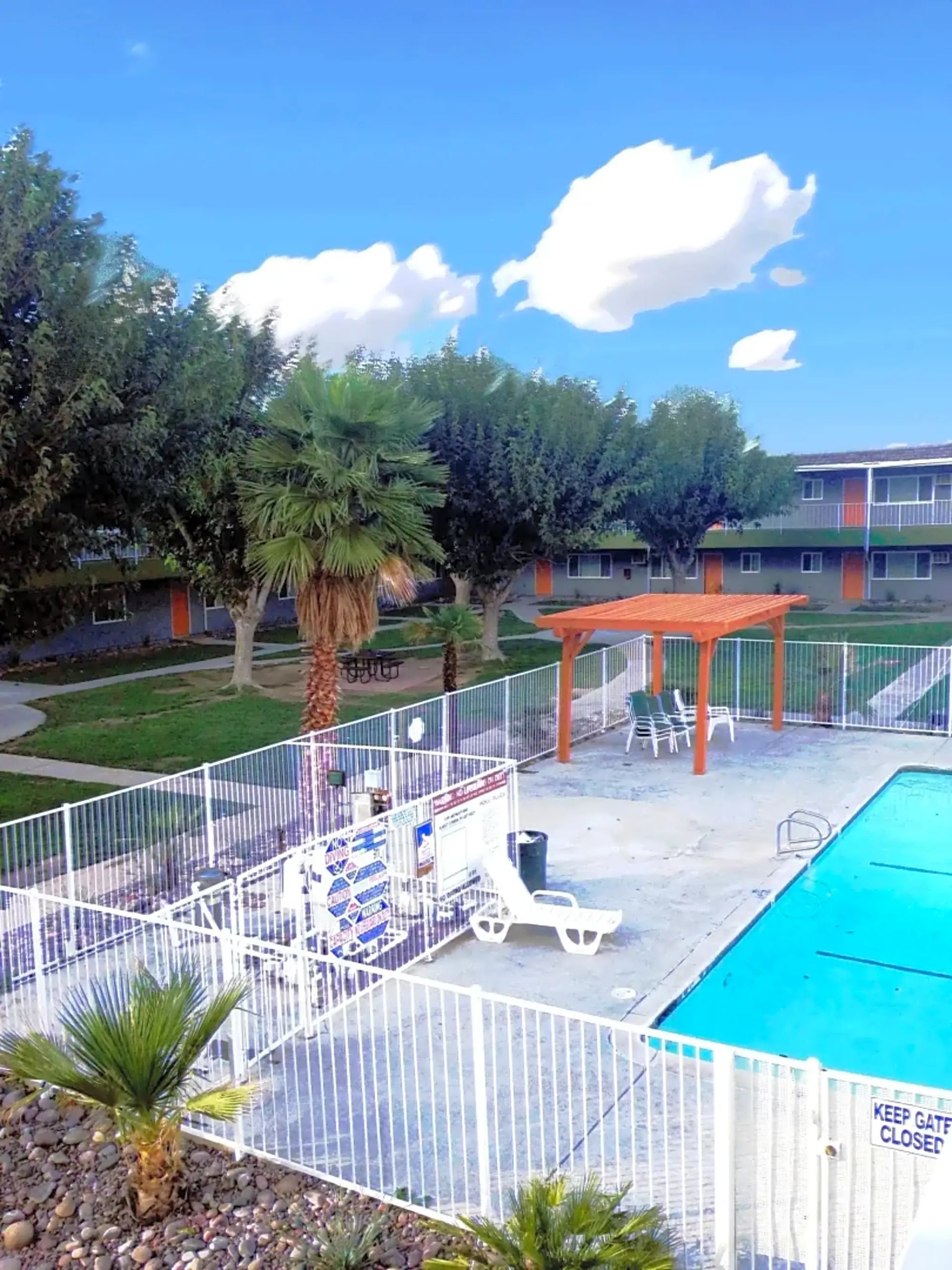 Raintree Gardens Apartments - Image 4