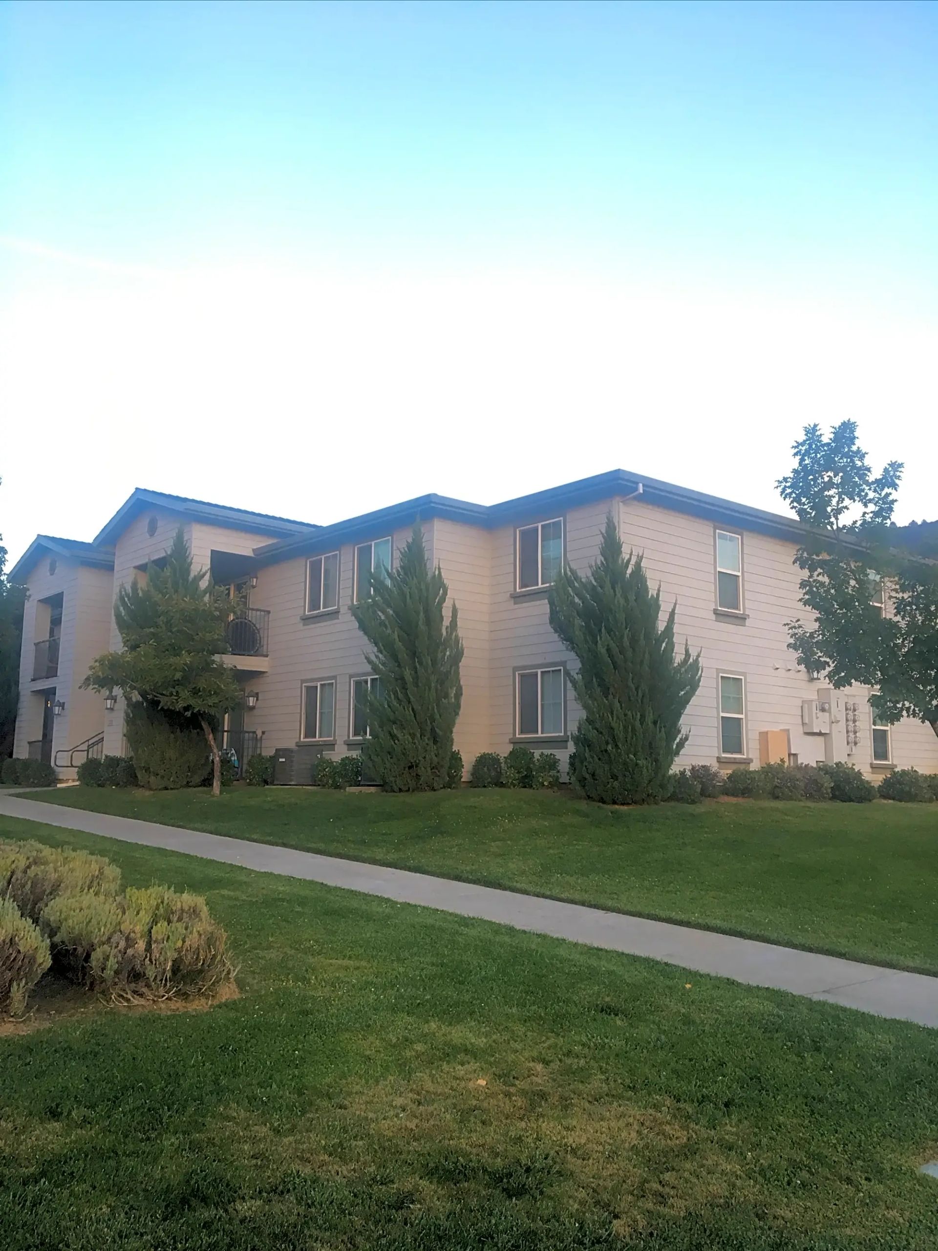 Shasta Courtyards - Image 1