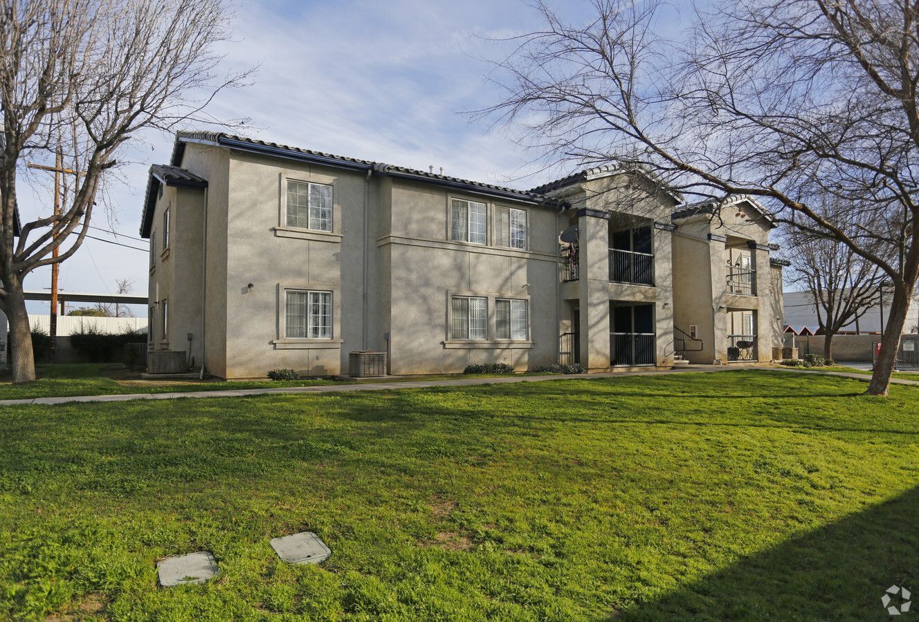 Vineyard Apartments - Image 1