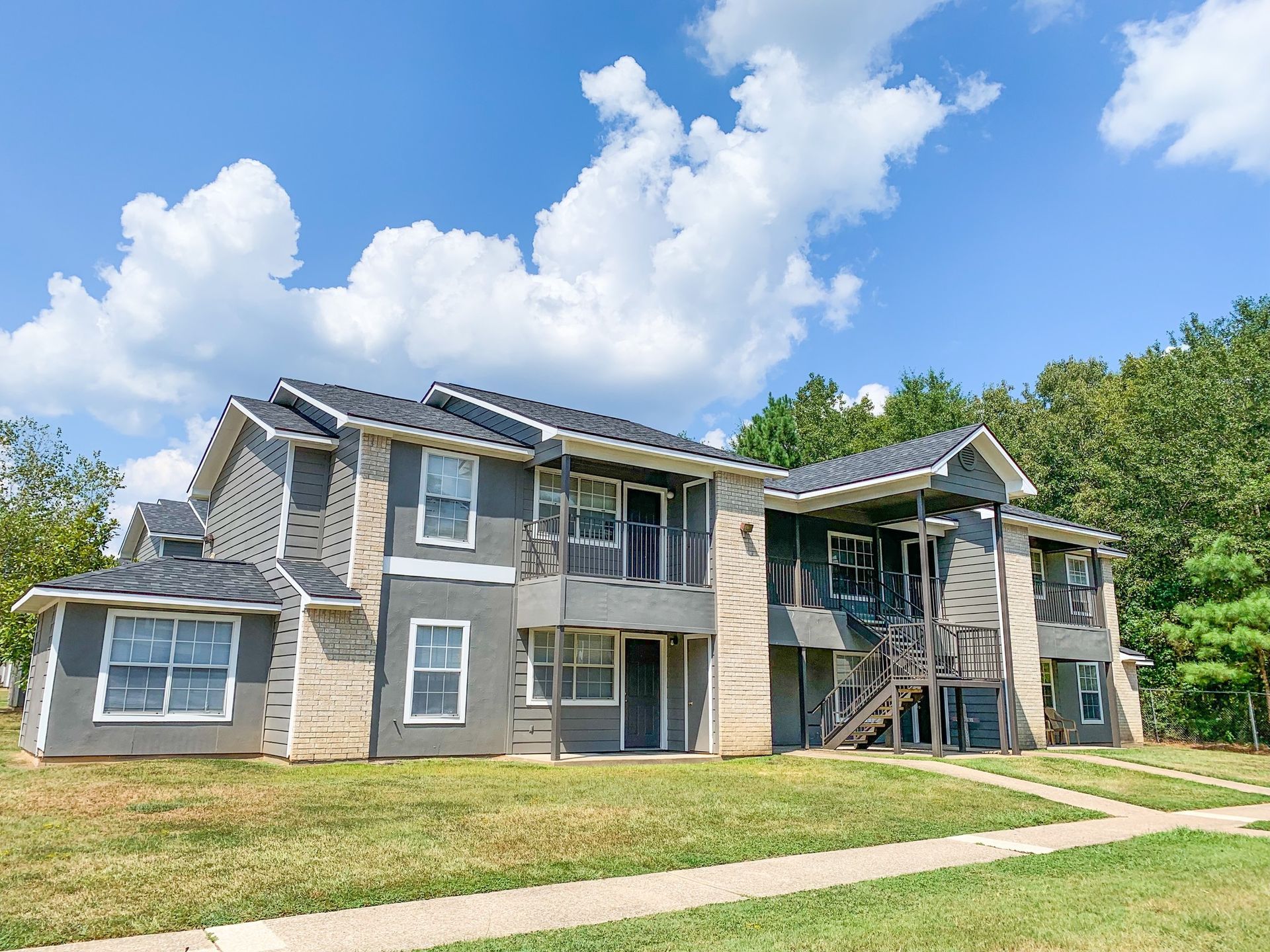 High Pointe Plaza Apartments - Image 1