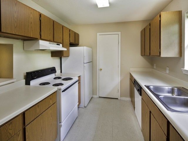 High Pointe Plaza Apartments - Image 6