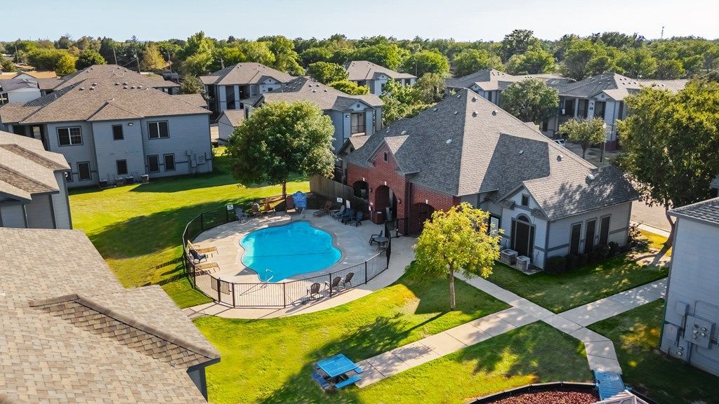 Stonebriar Village - Image 1