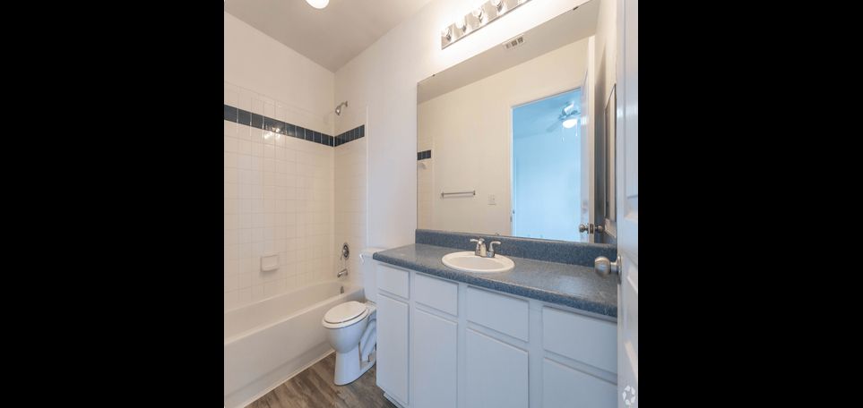 Plainview Vistas Apartment - Image 9