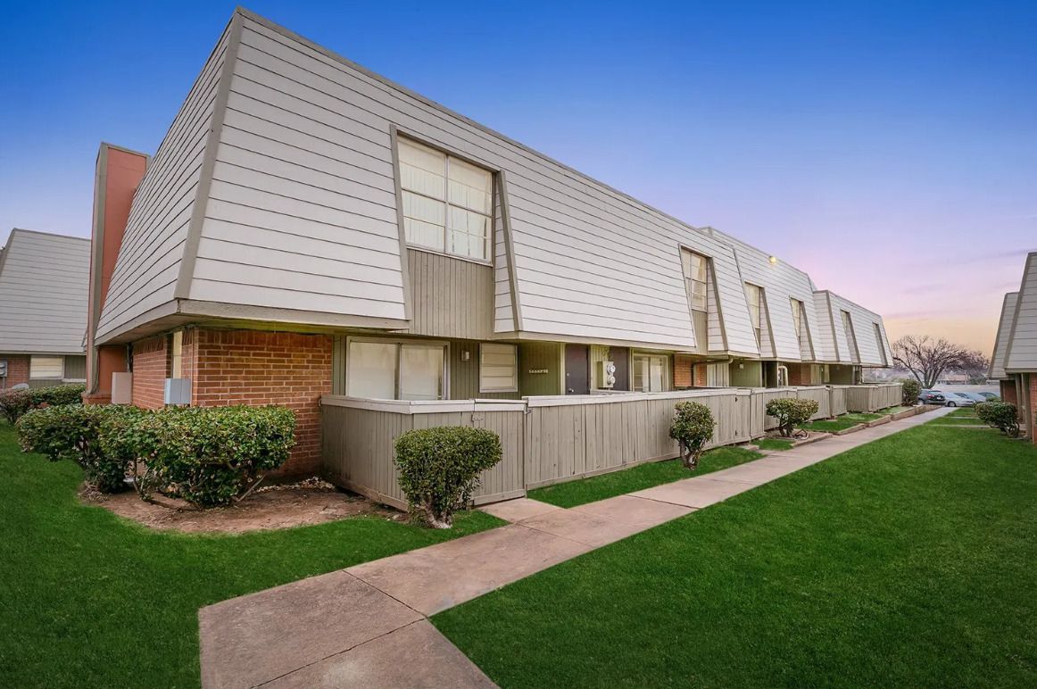 Ashley Park Apartments - Image 1