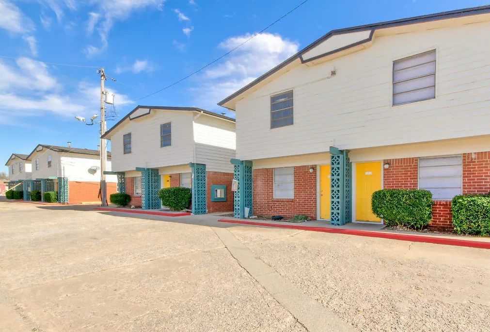 Bradford Square Apartments - Image 8