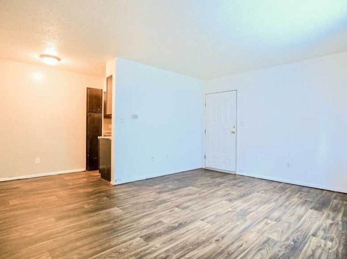 Chalet Apartments - Image 5