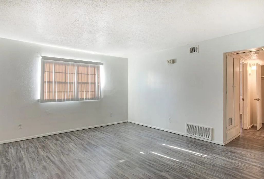 Chalet Apartments - Image 7