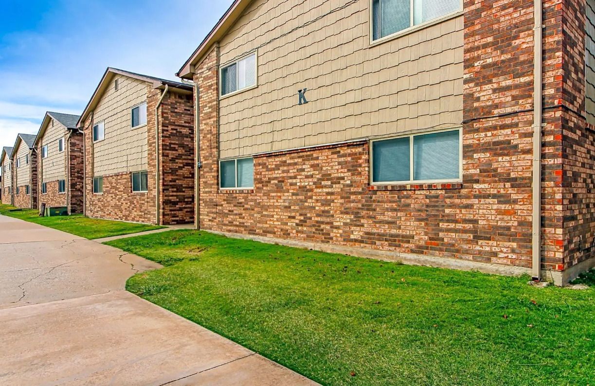 Fox Valley Apartments - Image 1