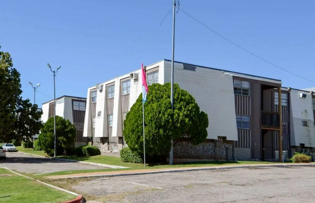 Las Brisas Apartments - Image 2