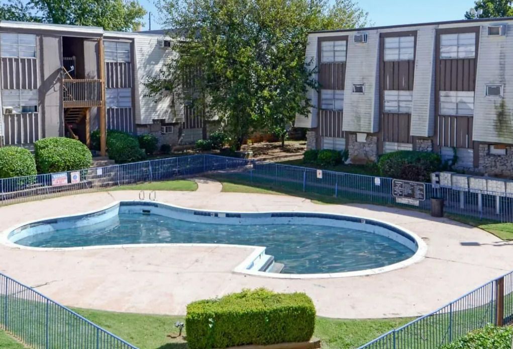 Las Brisas Apartments - Image 3