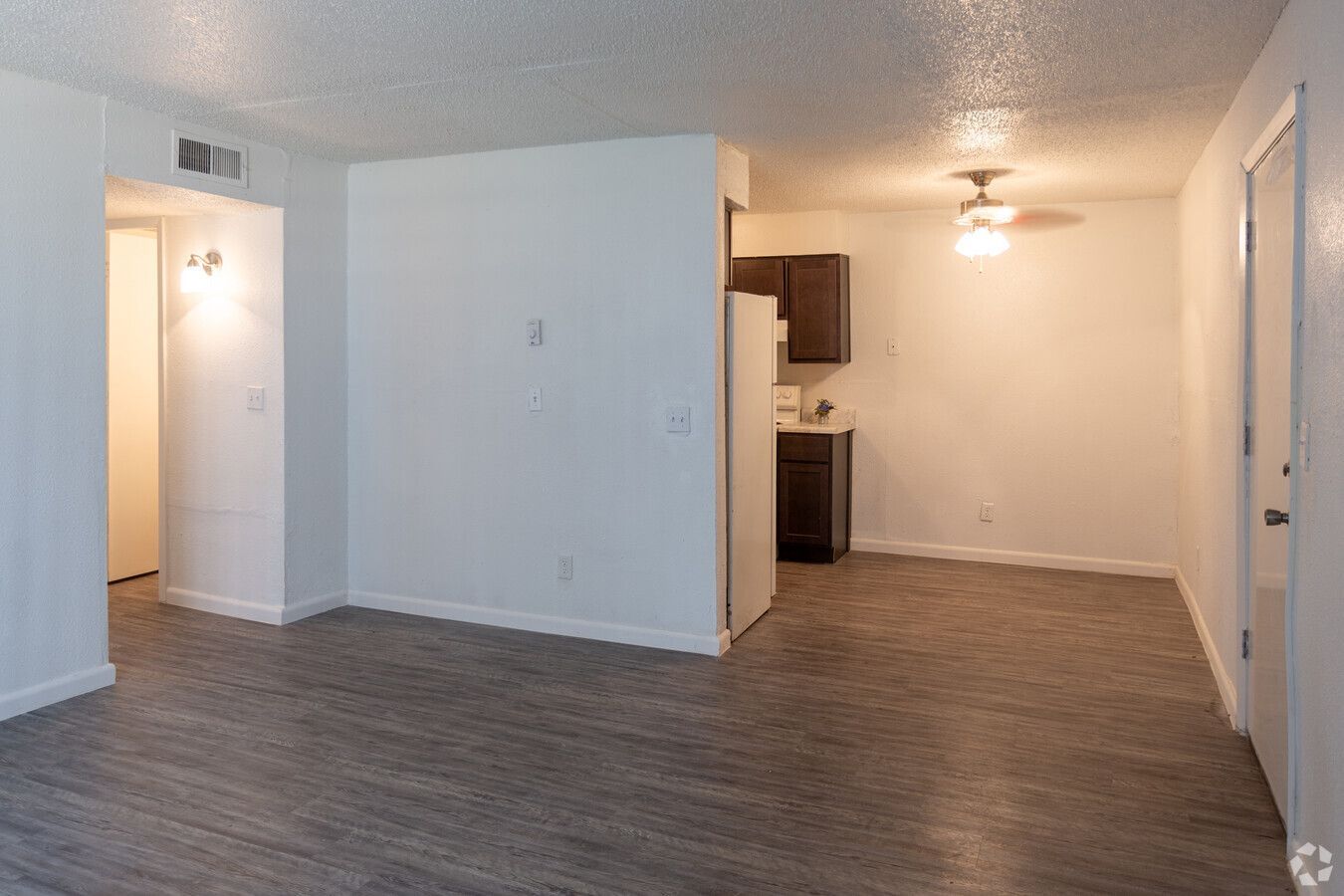 Las Brisas Apartments - Image 4