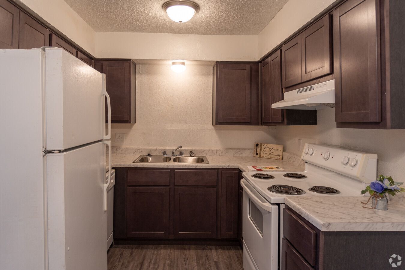 Las Brisas Apartments - Image 6