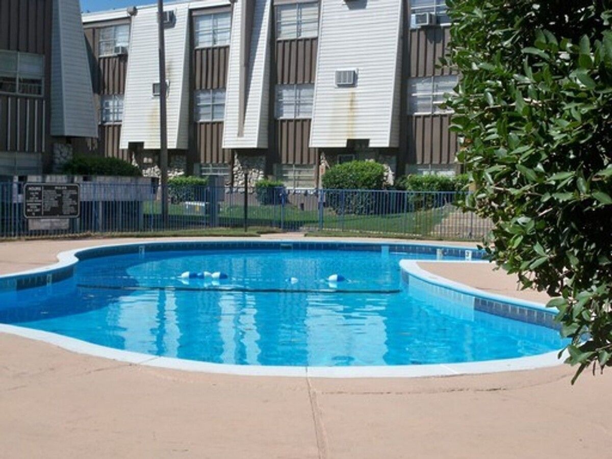 Las Brisas Apartments - Image 10