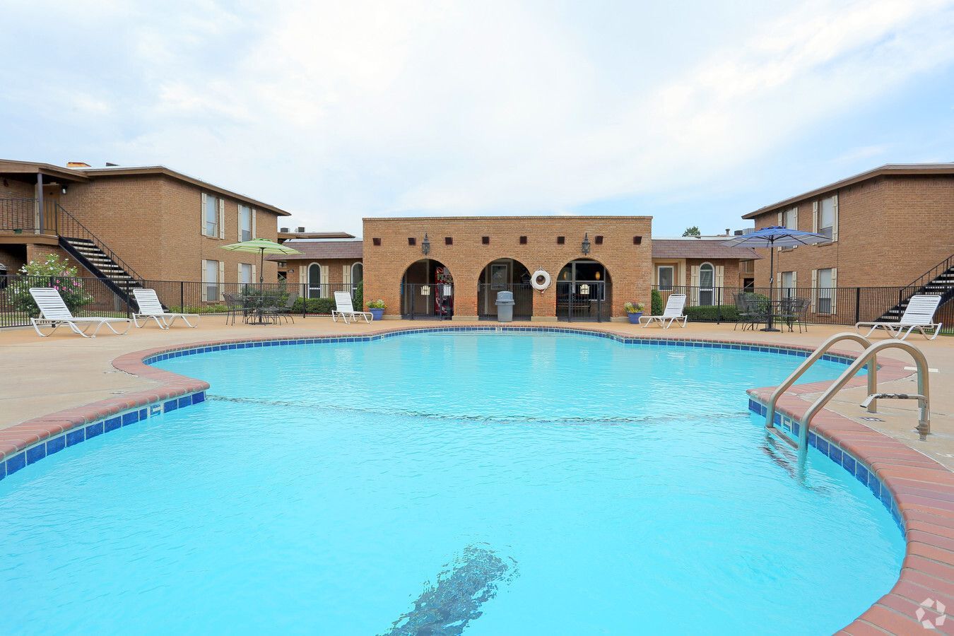 Meadow Park Apartments - Image 13