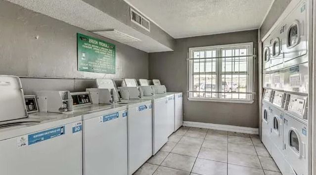 The Pines Apartments - Image 7