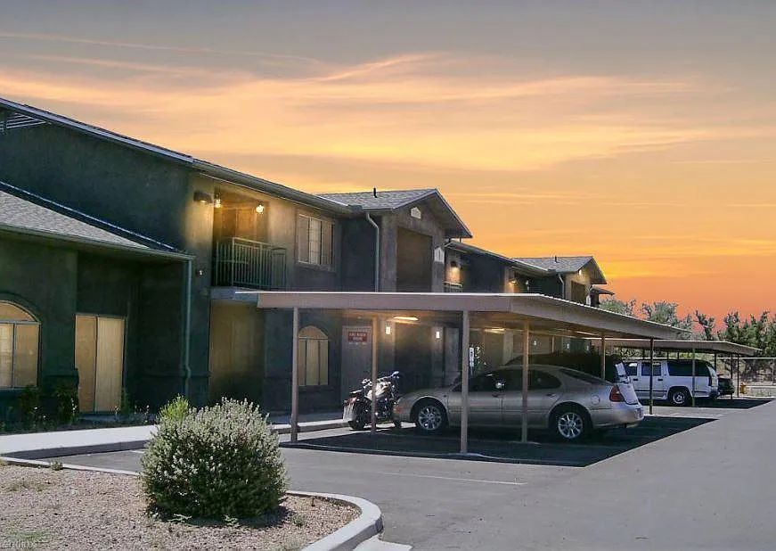 El Destino Apartments - Image 1