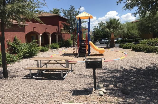 Santa Carolina Apartments - Image 4