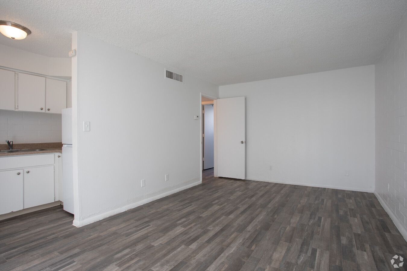 The Retro Apartments   - Image 9