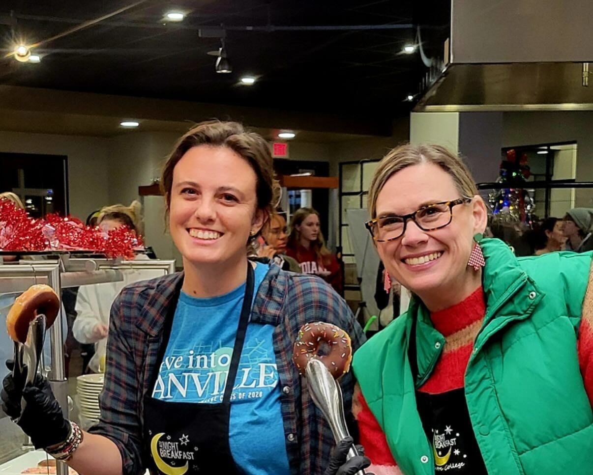 A man in a chef 's hat is posing for a picture with two other chefs