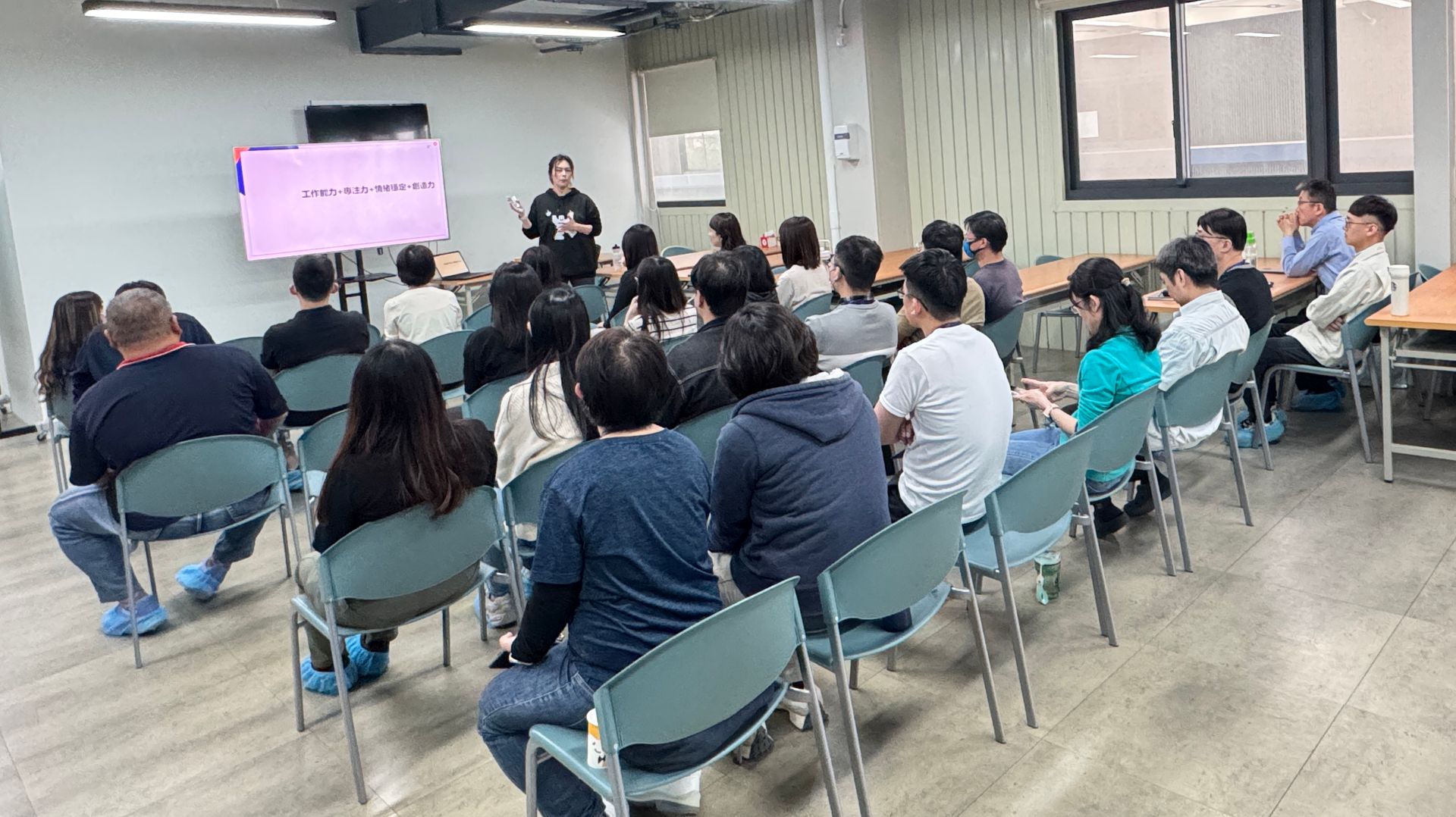 企業健康講座
職場健康
職場健康推廣
企業健康管理
員工健康促進
上班族健康
上班族運動
久坐族
工作壓力
睡眠品質