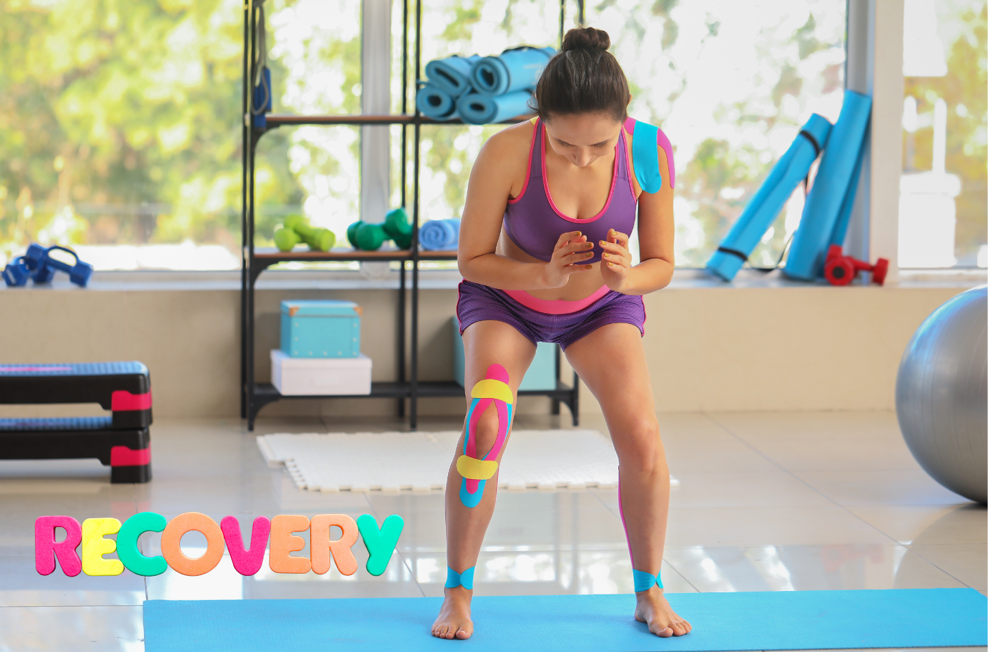 受傷後不痛了就能重訓嗎?這篇用一般健身族聽得懂的方式,教你用「痛感量表+隔天反應」判斷能不能練,並用低風險的恢復訓練流程(放鬆、有氧、機台到自由重量)循序回歸,避免二次受傷、安心把身體練回來。