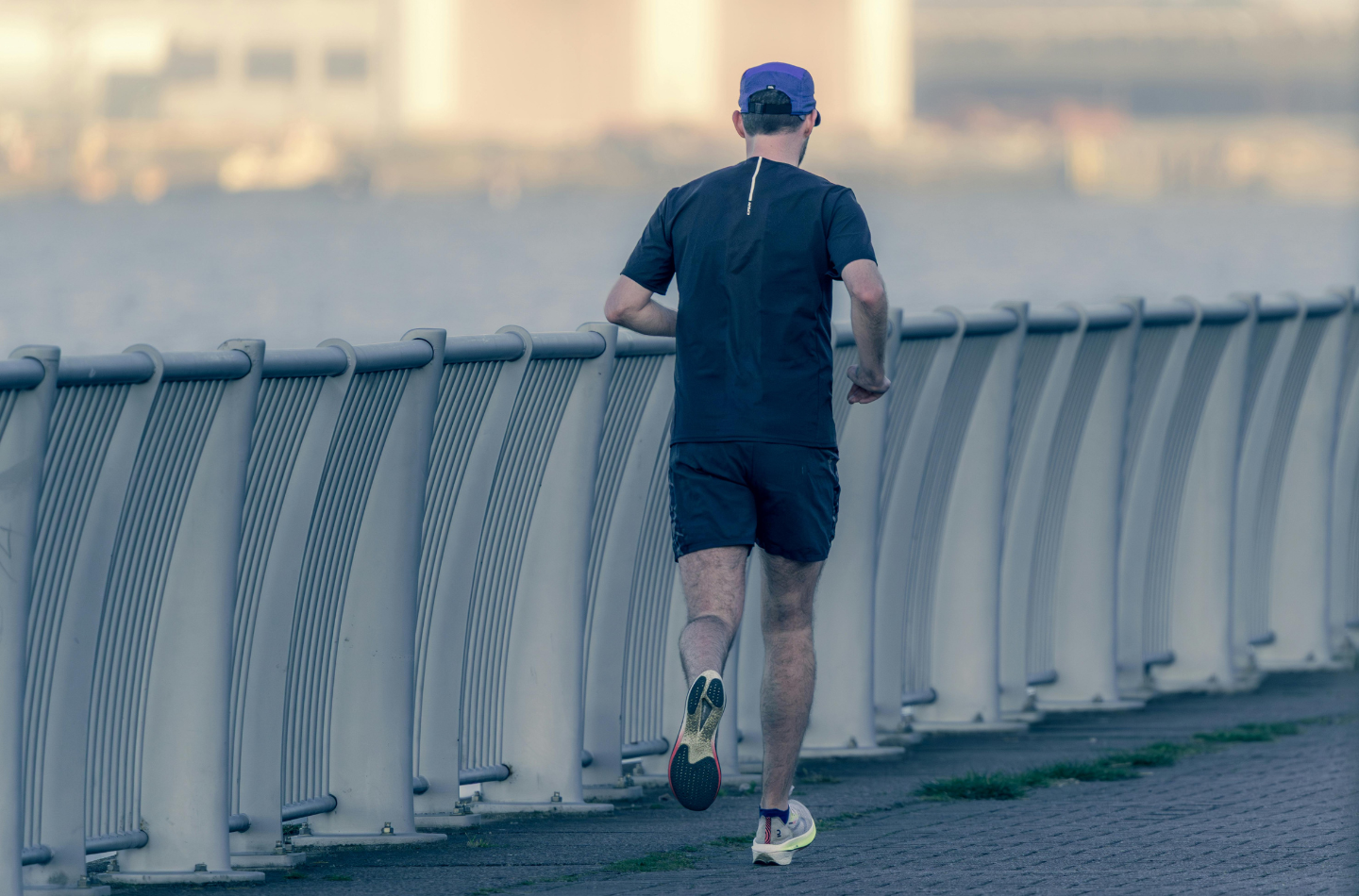 - 跑步為什麼背會緊
- 跑步後背痛原因
- 跑步上背緊
- 跑步下背緊
- 跑步姿勢不良背痛
- 跑步核心不足
- 跑步呼吸不順背緊
- 跑步肩膀緊
- 跑步駝背影響
- 跑步背部代償