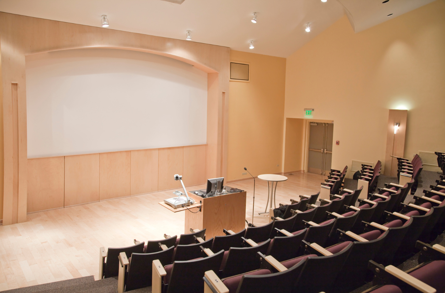 企業健康講座
上班族減脂
用對運動/聰明減脂
健康職場/ESG 健康促進
壓力與睡眠(職場)
客製化講座(人資/職場護理師)