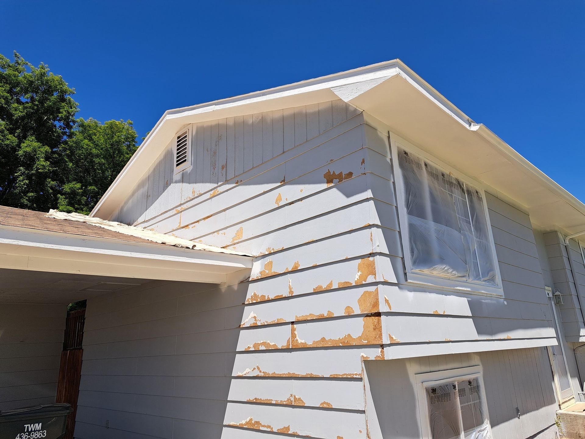 A white house with a blue sky in the background