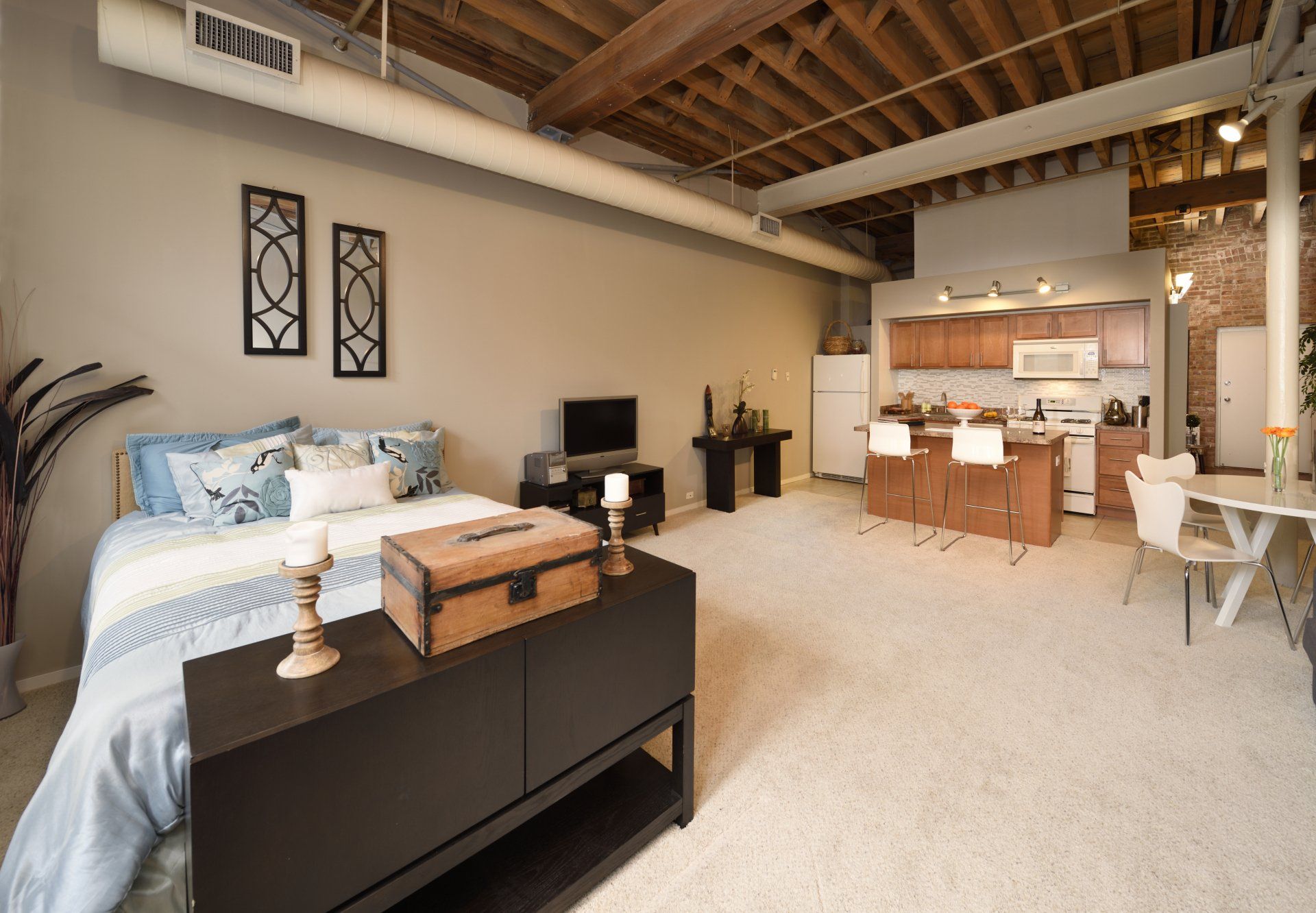 Old Town Chicago Apartments Cobbler Square Lofts