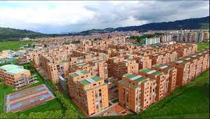 Una vista aérea de una gran zona residencial con muchos edificios.