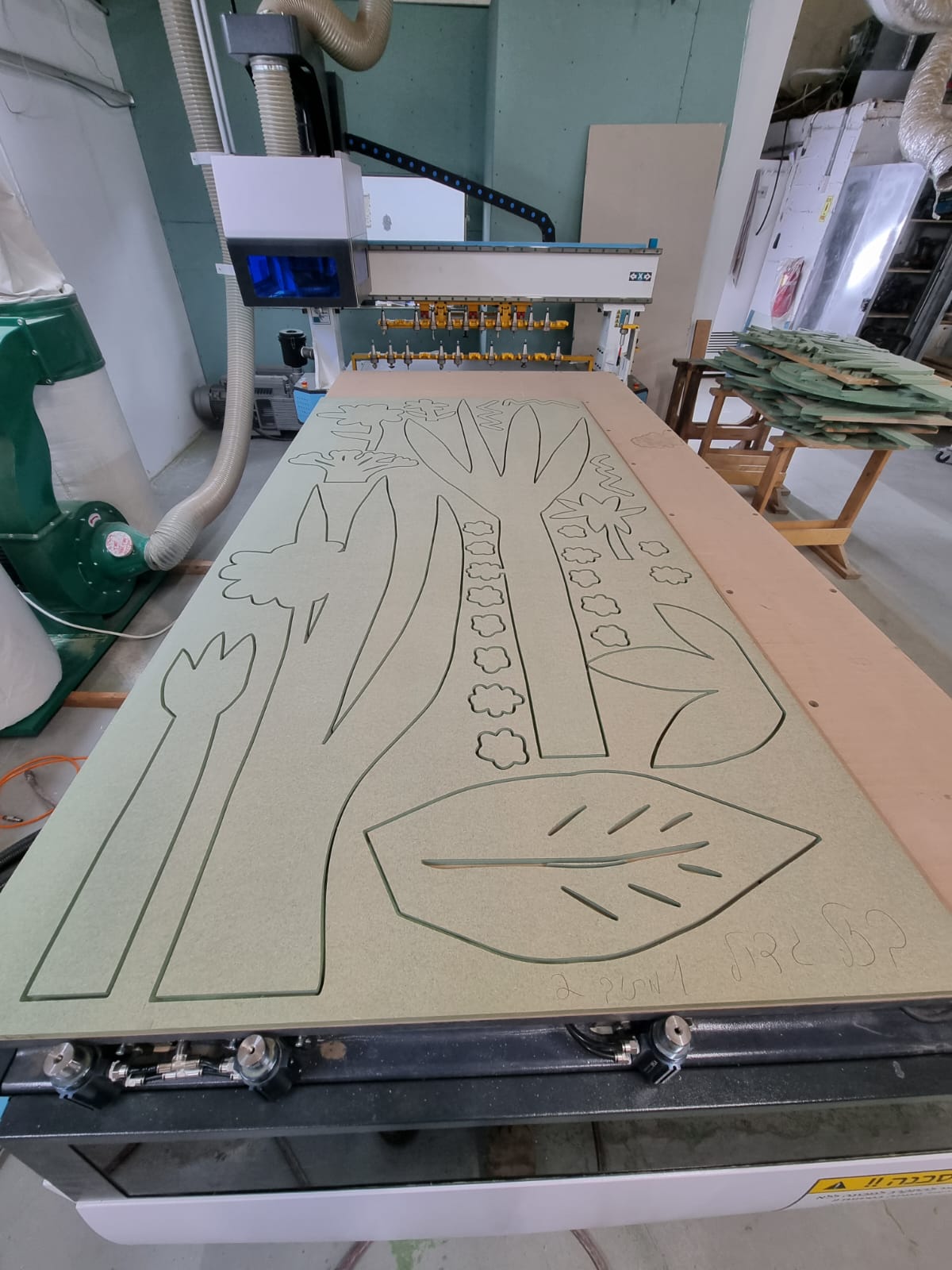 משטח עבודות CNC בעץ