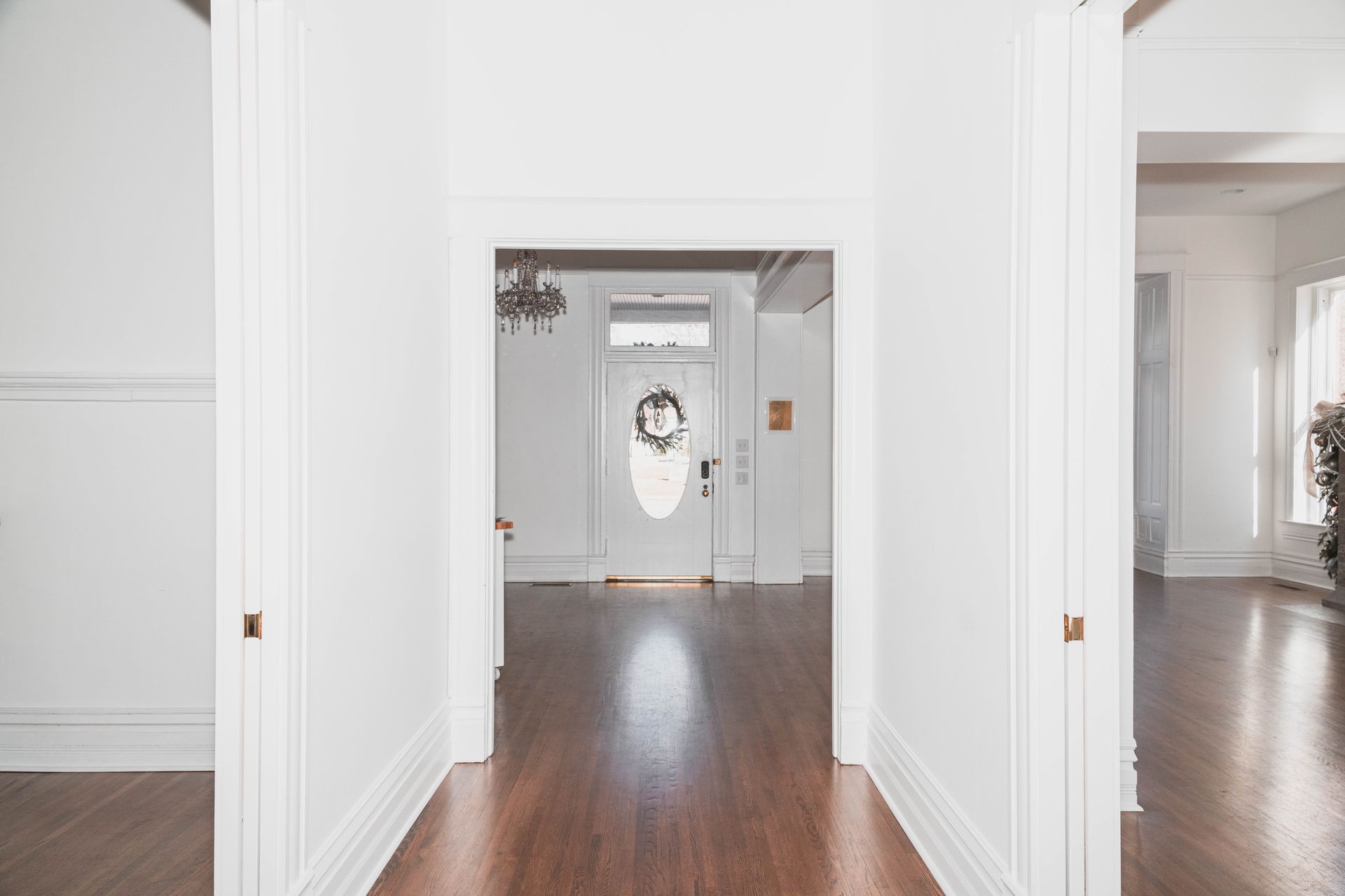 The front door of the E.O. Manees House located in North Little Rock, Arkansas