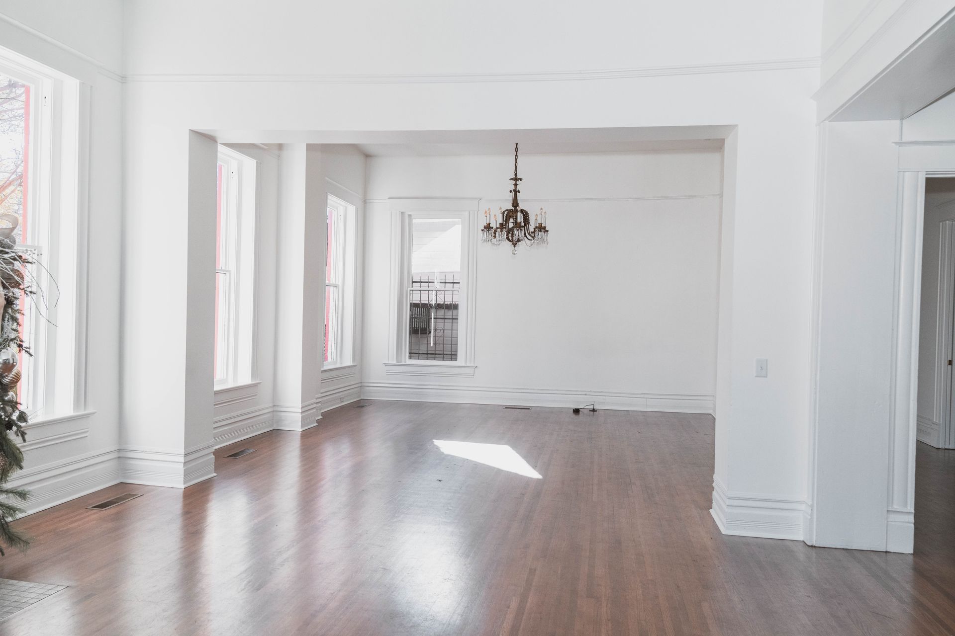 The dining room of the E.O. Manees House located in North Little Rock, Arkansas