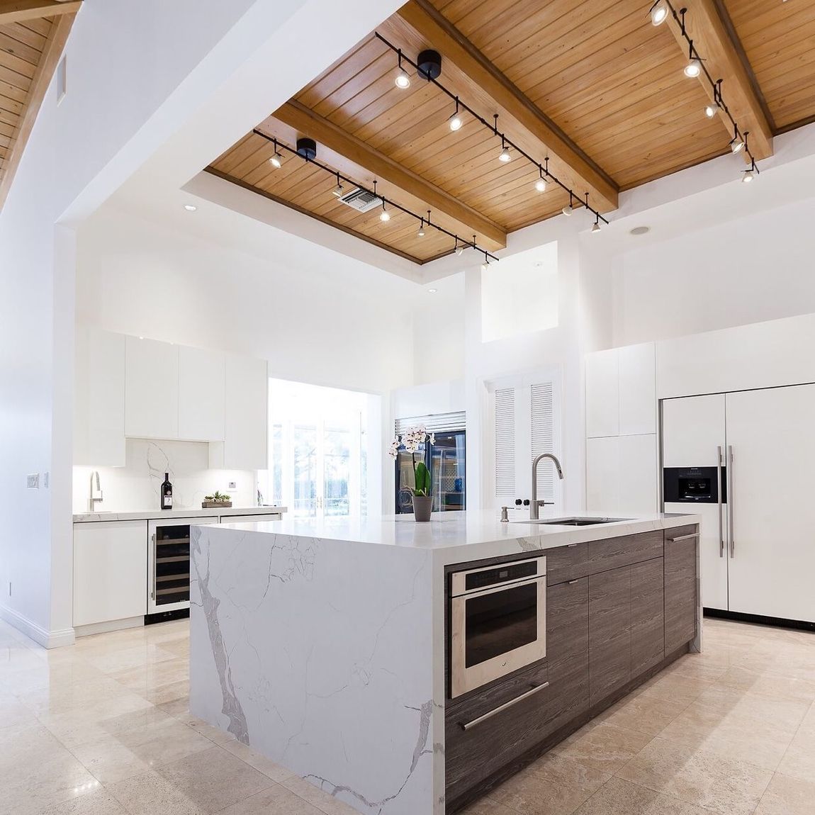 Modern Kitchen Cabinets, White High Gloss Lacquer, Quartz Countertop, Miami, FL