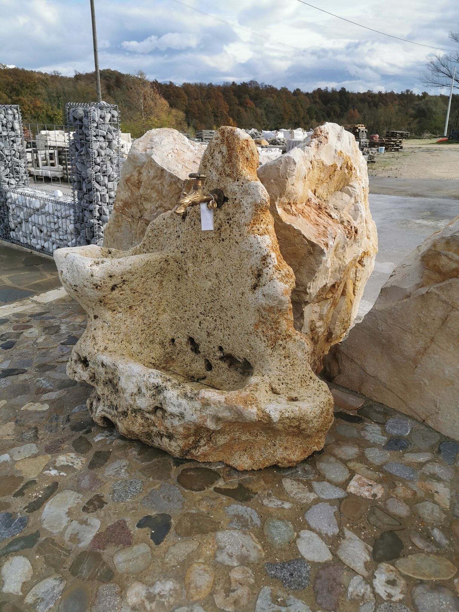 fontana 2 - International Pietre