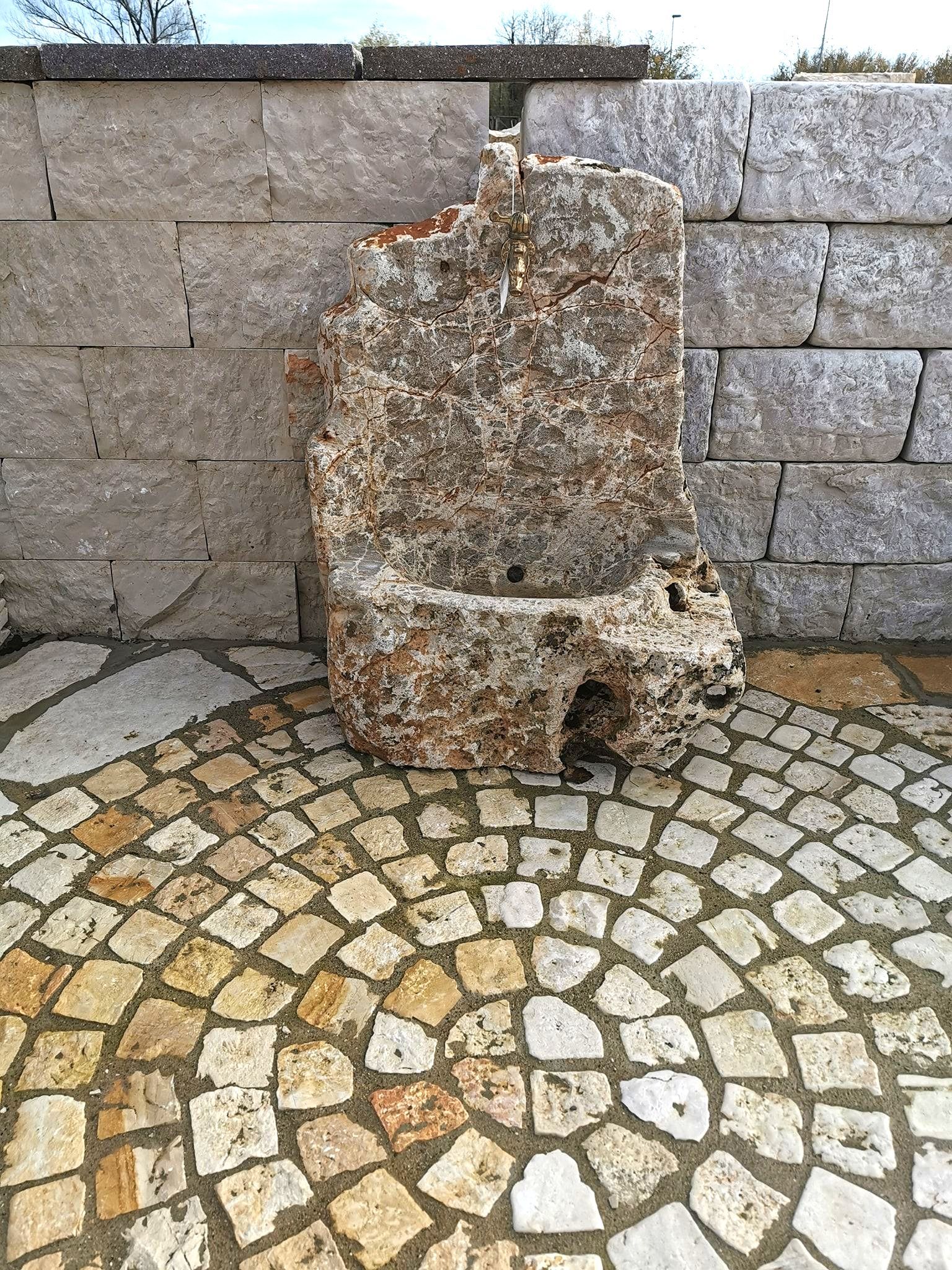 fontana 1 - International Pietre