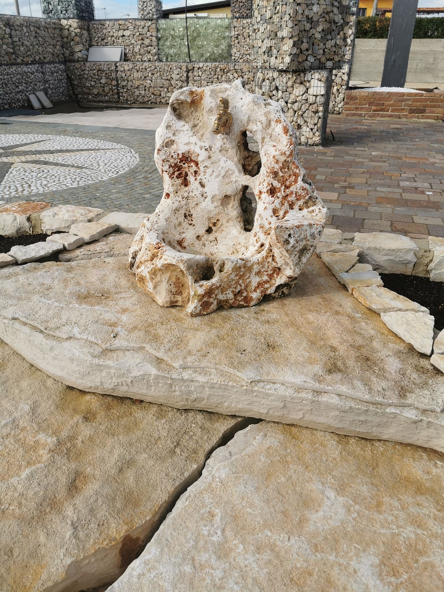 fontana 4 - International Pietre