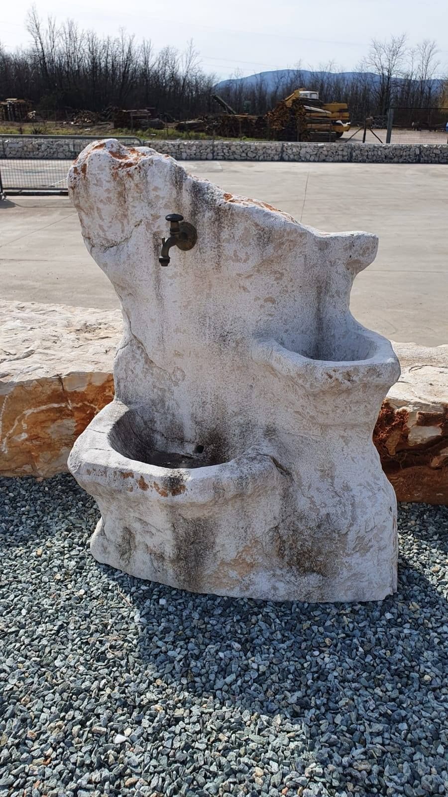 fontana 5 - International Pietre